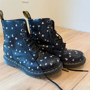 Dr. Martens 1460 Pascal Leather Wild Hearts Lace up boots (black/pink/purple)